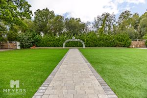 Southfork Ranch - click for photo gallery